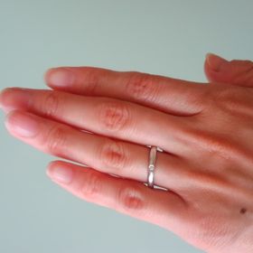 【ティファニー(Tiffany & Co.)の口コミ】 あまり装飾が派手なものは好みではなくシンプルなものを探していました。…