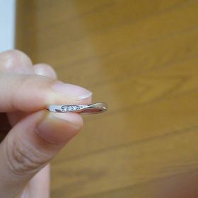 【アンジェリックフォセッテ(Angelique Fossette)の口コミ】 私にとっても、彼にとっても仕事に差し支えのないデザインを選びました。…