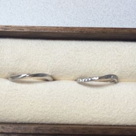 【PORTADA(ポルターダ)の口コミ】 まずいちばんはデザインが決め手です。
それと指輪ひとつひとつのデザイン…