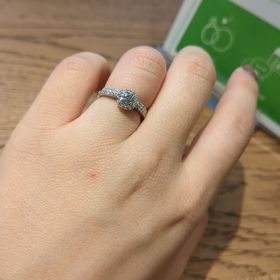 【BIJOUPIKO(ビジュピコ)の口コミ】 ストレートタイプのデザインで、メレが入ったハーフエタニティにしました…