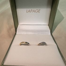 【LAPAGE(ラパージュ)】の口コミ ツートンカラーがとっても素敵でした。女性用の外側のダイヤモンドも細かく...