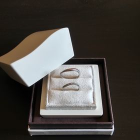 【LUCIE(ルシエ)の口コミ】 予算の都合上、婚約指輪を省いたので、その代わりにどうしてもプラチナ製…