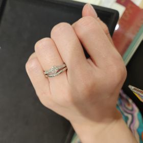 【モニッケンダム(MONNICKENDAM)】の口コミ エタニティも素敵だなぁと悩んでいたので、こういうデザインも上品で好みで...