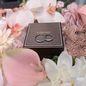 【アイプリモ(I-PRIMO)の口コミ】 ウェーブのデザインが指が綺麗に見せてくれます。
ダイヤモンドの配置もと…