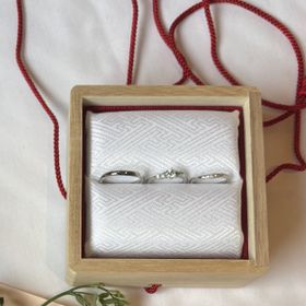 【TOMOE(トモエ)の口コミ】 指輪は、シンプルすぎずキラキラしているものがいいと思って探しました。…