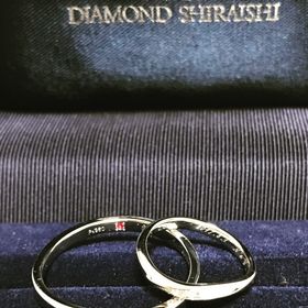 【銀座ダイヤモンドシライシの口コミ】 ダイヤモンドの輝きが素敵でした。あとはやや細いラインで少しねじれがあ…