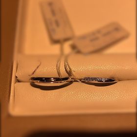 【Ponte Vecchio(ポンテヴェキオ)の口コミ】 細身かつV字で、ダイヤモンドが入ったデザインがほしかったのですが、ピッ…