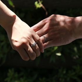 【銀座ダイヤモンドシライシの口コミ】 デザインと輝きに一目ぼれし、１店舗目で即決しました。
セミオーダーメイ…