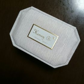 【Honey Bride(ハニーブライド)の口コミ】 シンプルですが上品で可愛らしさもあるデザインに一目惚れしました。
中に…