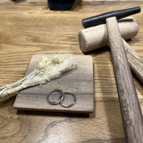 【CRAFY(クラフィ)の口コミ】  手作りならではの「温もりある光沢」と「槌目（つちめ）」の隠れた表情が…