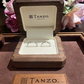 【TANZO.(鍛造指輪)の口コミ】 指輪のデザインも流行り廃りのないデザインで
自分好みに製作できるのがと…