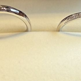 【ケイウノ ブライダル(K.UNO BRIDAL)の口コミ】 ダイヤモンドが多くありながらも、シンプルかつ上品なデザインで普段使い…