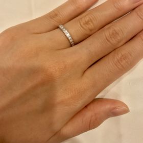 【TASAKI(タサキ)の口コミ】 結婚指輪はダイヤモンドでキラキラしていて、一本で華やかな雰囲気になる…