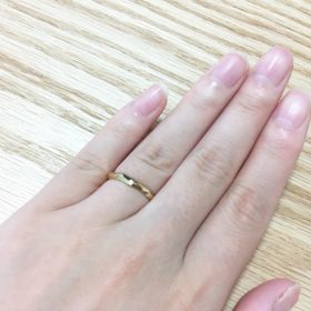 【CAFERING(カフェリング)の口コミ】 ゴールドで細身のリングを探しており、ネットで見つけて一目惚れしました…