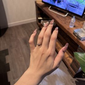 【TOMOE(トモエ)の口コミ】 女性らしい素晴らしいデザイン
指先が細く見えて素敵です
王道ですが、存…