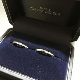 【銀座ダイヤモンドシライシの口コミ】 お店に行き、事前に検討していたデザインを伝えると、担当の方に何種類か…