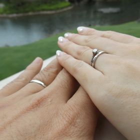 【STAR JEWELRY(スタージュエリー)の口コミ】 一生身につけるものなので、飽きがこないデザインを探しました。また、男…