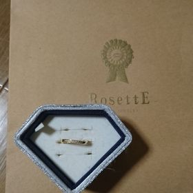 【RosettE(ロゼット)の口コミ】 全面にﾀﾞｲﾔが入ってないので、ﾌｧｯｼｮﾝﾘﾝｸﾞっぽくどんな服装にも合わせやす…
