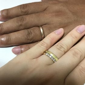 【mina.jewelry(ミナジュエリー)の口コミ】 形や色にこだわれるところ、メッセージを入れられる所が決め手でした。形…