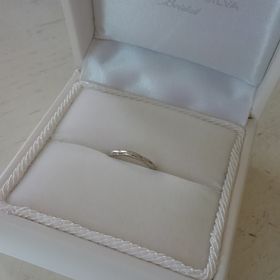 【サマンサシルヴァブライダル】の口コミ 同じいちごの花をイメージしたエンゲージリングを購入していたので、迷わず...