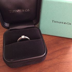 【ティファニー(Tiffany & Co.)の口コミ】 人と少し違ったデザインの指輪が欲しく色々とブランド店を探しまわりまし…