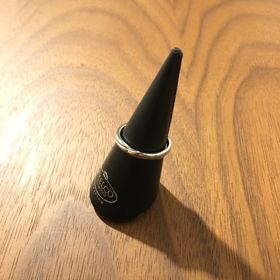 【エクセルコダイヤモンド(EXELCO DIAMOND)の口コミ】 指にしっくりくる感じに驚きました。
デザインもただのストーレトではなく…