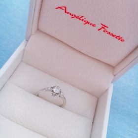 【アンジェリックフォセッテ(Angelique Fossette)の口コミ】 価格もお手頃で、好みのデザインだったため。またピンクダイヤをどこかに…