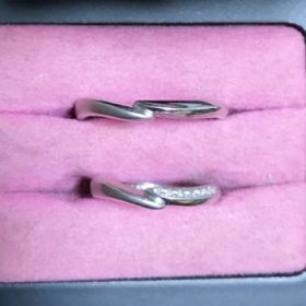 【SONARE(ソナーレ)の口コミ】 婚約指輪が少しウェーブかかっていたので、重ね付けのことも考えて希望し…