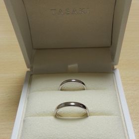 【TASAKI(タサキ)の口コミ】 婚約指輪もTASAKIで購入したため、結婚指輪もこちらで購入しました。日常…
