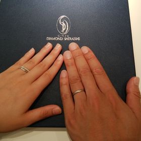 【銀座ダイヤモンドシライシの口コミ】 エタニティリングと重ねても違和感のないデザインのものを提案してもらい…