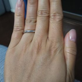 【Ponte Vecchio(ポンテヴェキオ)の口コミ】 指輪の形はウェーブでスタイリッシュなので指を細く見せてくれます。また…