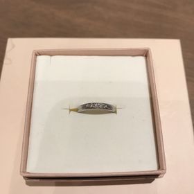 【Pink Dolphin Diamond(ピンクドルフィンダイヤモンド)の口コミ】 色々な指輪を見て回りましたが、真ん中の天然ピンクダイヤモンドが派手す…