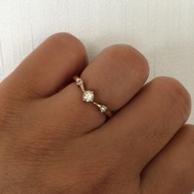【ESTELLE(エステール)の口コミ】 初めに買ってもらった結婚指輪に重ね付けが出来るところが決めてでした。
…