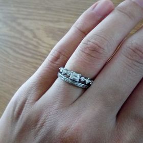 【ORECCHIO(オレッキオ)の口コミ】 所謂ザ婚約指輪のようなデザインで無いものがいいと、指輪探しをしていて…