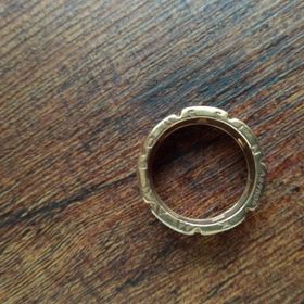 【MAUBOUSSIN(モーブッサン)の口コミ】 雑誌に載っていてひとめぼれしました。手と指が大きく、細身のリングだと…