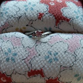 【杢目金屋(もくめがねや)】の口コミ はじめは別のブランドも検討していましたが、彼も私も日本的なものが大好き...