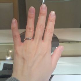 【アイプリモ(I-PRIMO)の口コミ】 シルバーカラーで自分の手の肌色に馴染む色を選んだ。
清らからしさがあり…