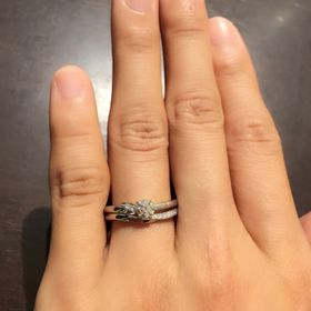【俄(にわか)の口コミ】 シンプルでダイヤが入っている結婚指輪を探していました。せせらぎは、右…