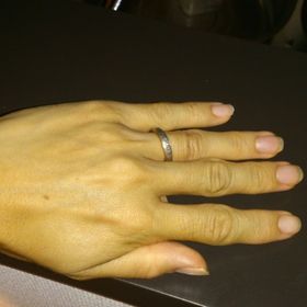 【SORA(ソラ)の口コミ】 この指輪は表面の凹凸が自分で作ることができ、凹凸を多くするも少なくす…