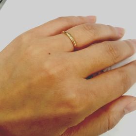 【チェリーブラウン(CHERRY BROWN)】の口コミ ゴールドのきわめてシンプルな指輪を探していました。ゴールドの中でも少し...