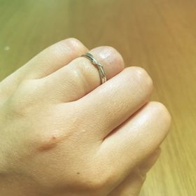 【STAR JEWELRY(スタージュエリー)の口コミ】 3軒目で婚約指輪のブランドでもあるスタージュエリーへ。
前の2軒では主人…