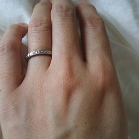 【ティファニー(Tiffany & Co.)の口コミ】 ティファニーのよく見かけるデザインではないものを選びました。ですが、…