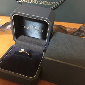 【銀座ダイヤモンドシライシの口コミ】 色々なリングの形がありましたが、長く飽きがこないシンプルなデザインの…