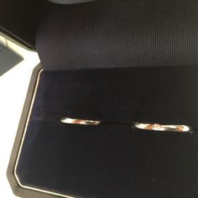 【銀座ダイヤモンドシライシの口コミ】 色々なデザインの指輪をつけて見ましたが、2人の指に一番しっくりきたため…