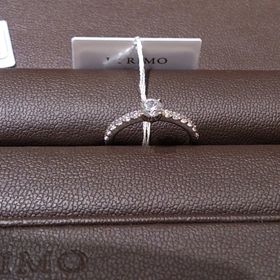 【アイプリモ(I-PRIMO)の口コミ】 アームにもたくさんのダイヤモンドが入っていて、とてもおしゃれです。
リ…