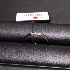 【ラザール ダイヤモンド(LAZARE DIAMOND)の口コミ】 中央に、控えめにダイヤモンドが入っていて、上品です。
ストレートでダイ…