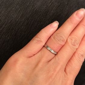 【JEWELRY  KAMATA(ジュエリーかまた)の口コミ】 シルエットが綺麗で
指が長く見えるデザインがとても
気に入りました  
 …