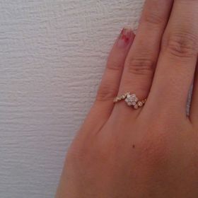 【Ponte Vecchio(ポンテヴェキオ)の口コミ】 特徴的な指輪が欲しかったので満足しています。
ダイヤ部分の凹凸が大きい…