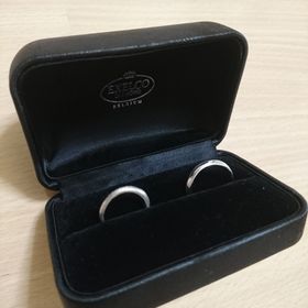 【エクセルコダイヤモンド(EXELCO DIAMOND)の口コミ】 1時間くらい悩んでいたら店員の方に勧めてもらったデザインです。派手なの…