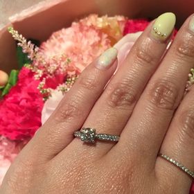 【ティファニー(Tiffany & Co.)の口コミ】 婚約指輪はゴージャスなものが欲しいと彼におねだりをし、中央に大きなダ…
